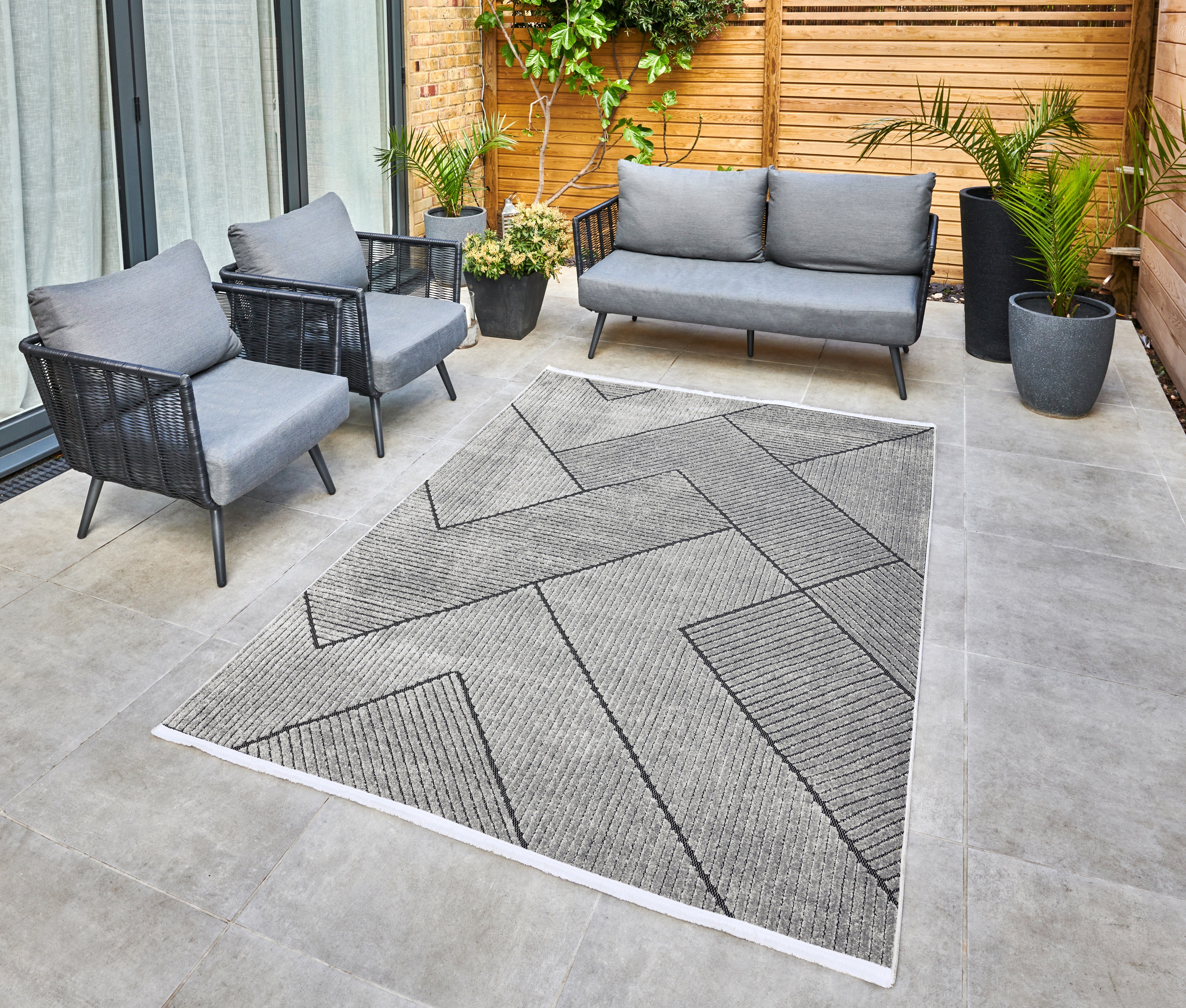 Concept Looms Jazz JAZ16 Grey Black Indoor/Outdoor Rug